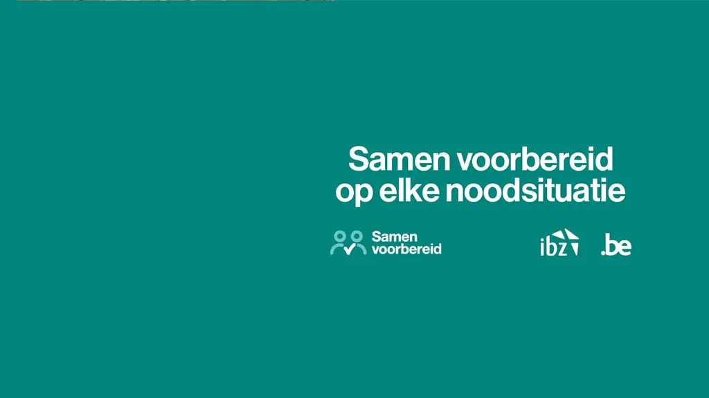 groene achtergrond samen voorbereid en logos