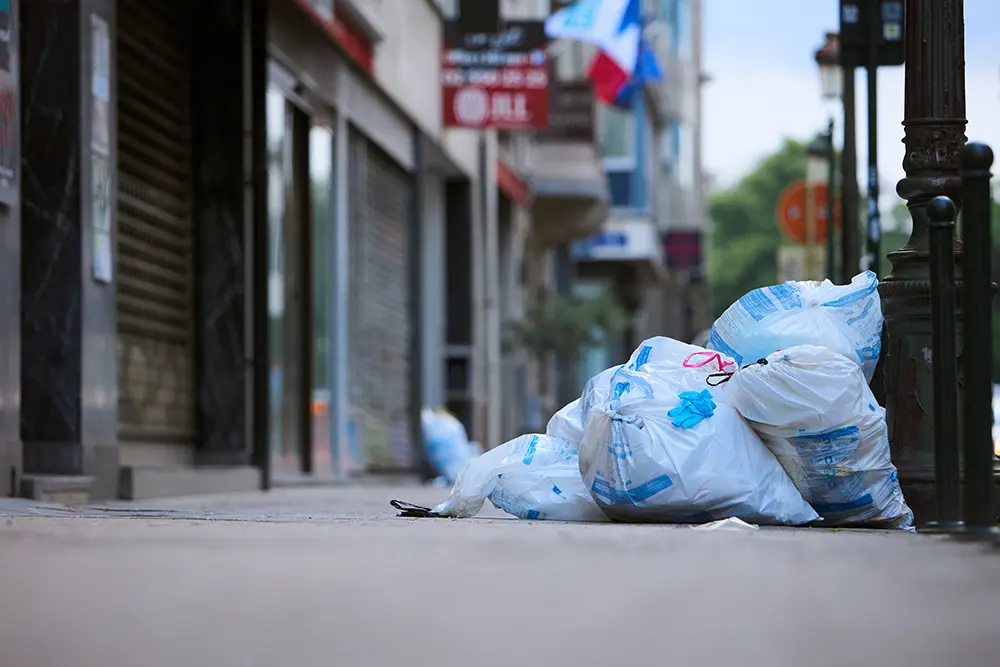 Sacs poubelle dans les rues de Bruxelles